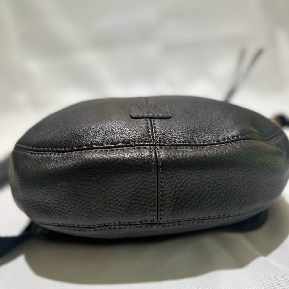 Fossil black leather zippered crossbody with adjustable strap and handle - Picture 4 of 4